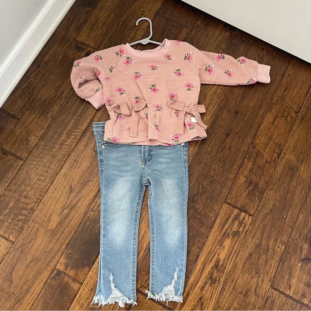 7 For All Mankind Girls 2T Floral Thermal Top and Distressed Jeans Outfit Set‎